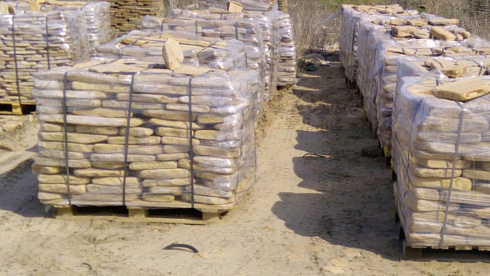 Kamenclub.ru: Песчаник пластушка галтованный желтый с рисунком (3 см)  купить в Красноярске плитняк - пластушка желтый песчаник 21000 руб/м3   фото КАМЕНЬ КЛУБ