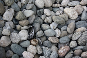 Kamenclub.ru: Галька речная окат (ассорти) фр. 50-100 мм. купить  в Красноярске галька природная округлая серая белая черная серая коричневая синяя галька речная окатанная округлая 6200 руб/т   фото КАМЕНЬ КЛУБ