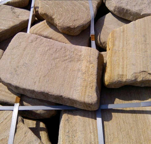 Kamenclub.ru: Песчаник пластушка галтованный желтый с рисунком (3 см)  купить в Красноярске плитняк - пластушка желтый песчаник 21000 руб/м3   фото КАМЕНЬ КЛУБ