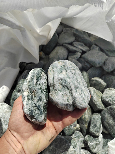 фото Галтованный жадеит (фр. 70-100 мм)  купить в Красноярске в интернет-портале КАМЕНЬ КЛУБ