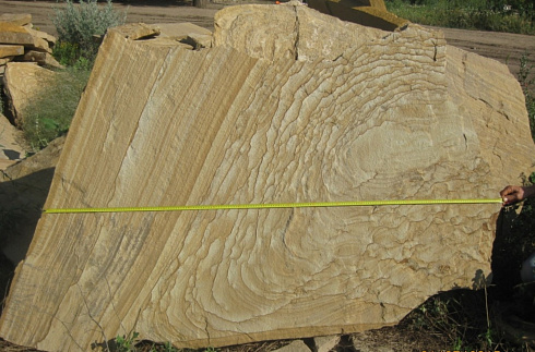 Kamenclub.ru: Форматный камень (плаха) пошаговая дорожка от 70-150 см (4 -12 см)  купить в Красноярске плитняк  форматный плаха желтый песчаник 9 000 руб/т   фото КАМЕНЬ КЛУБ