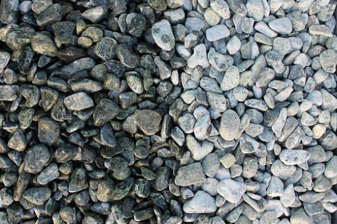 Kamenclub.ru: Щебень галтованный зеленый (змеевик) фр. 20-40 мм.  купить в Красноярске мрамор зеленый, салатовый оголтованный щебень мраморный 12500 руб/т   фото КАМЕНЬ КЛУБ