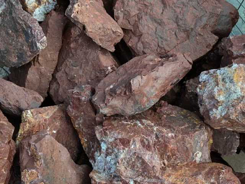 Kamenclub.ru: Щебень крошка красный (ЯШМА) фр. 20-40 мм.  купить в Красноярске яшма красный, бордовый декоративный ландшафтный щебень 9000 руб/т   фото КАМЕНЬ КЛУБ