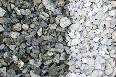 Kamenclub.ru: Щебень крошка зеленый (змеевик) фр. 20-40 мм.  купить в Красноярске мрамор зеленый, салатовый ландшафтная мраморная крошка 8500 руб/т   фото КАМЕНЬ КЛУБ