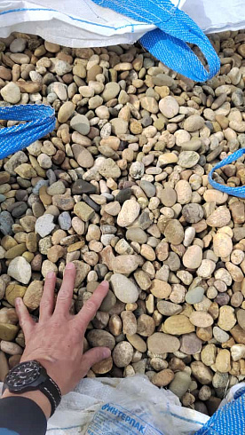 Kamenclub.ru: Галька речная окат рыжая фр. 20-40 мм. купить  в Красноярске галька речная окатанная рыжая желтая серая округлая речная галька 5000 руб/т   фото КАМЕНЬ КЛУБ