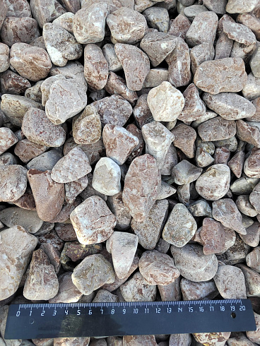 Kamenclub.ru: Мраморная крошка (щебень галтованный розовый) фр.20-40 мм.  купить в Красноярске мрамор розовый, красный оголтованный округлый щебень  15000 руб/т   фото КАМЕНЬ КЛУБ