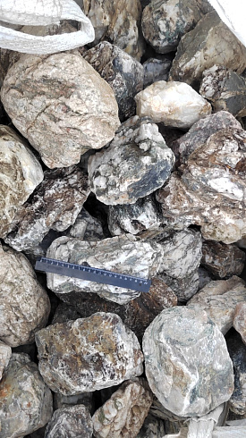 Kamenclub.ru: Кварцевый валунчик фр.100-300 мм.  купить в Красноярске кварц белый, бежевый молочный рыжий крупный природный камень галечник 7850 руб/т   фото КАМЕНЬ КЛУБ