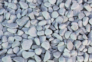 Kamenclub.ru: Мраморная крошка (щебень галтованный белый), фр.20-40 мм.  купить в Красноярске мрамор белый бежевый молочный мраморный щебень декоративный 17000 руб/т   фото КАМЕНЬ КЛУБ