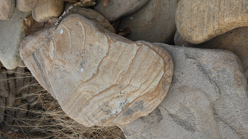 Kamenclub.ru: Песчаник пластушка галтованный желтый с рисунком (3 см)  купить в Красноярске плитняк - пластушка желтый песчаник 21000 руб/м3   фото КАМЕНЬ КЛУБ