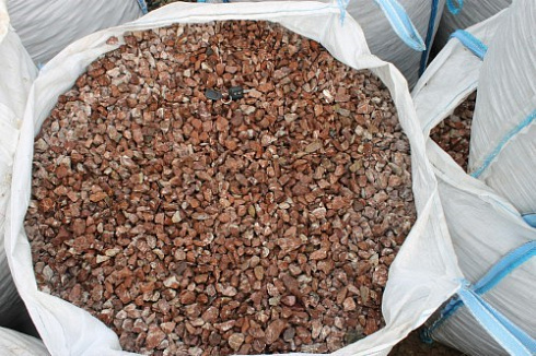 Kamenclub.ru: Мраморная крошка (щебень крошка розовый) фр. 10-20 мм.  купить в Красноярске мрамор розовый, красный каменная декоративная крошка ландшафтная 11000 руб/т   фото КАМЕНЬ КЛУБ