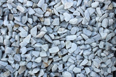 Kamenclub.ru: Мраморная крошка, щебень, цвет-белый,  фр. 20-40 мм.  купить в Красноярске мрамор белый молочный слоновая кость айвори  мраморная крошка ландшафтная 12000 руб/т   фото КАМЕНЬ КЛУБ