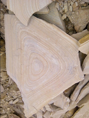 Kamenclub.ru: Форматный камень (плаха) пошаговая дорожка от 70-150 см (4 -12 см)  купить в Красноярске плитняк  форматный плаха желтый песчаник 9 000 руб/т   фото КАМЕНЬ КЛУБ