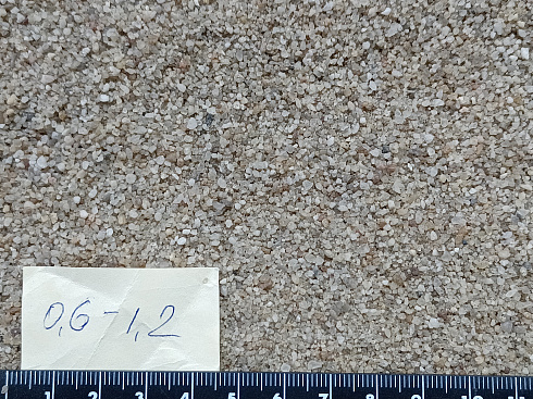 Кварцевый песок для площадок фр. 0,6-1,2 мм.  купить в Красноярске фото Камень Клуб