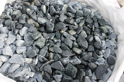 Kamenclub.ru: Щебень галтованный зеленый (змеевик) фр. 50-100 мм.  купить в Красноярске галтовка мраморная зеленый, салатовый мрамор 12 500 руб/т   фото КАМЕНЬ КЛУБ