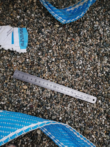 Kamenclub.ru: Галька речная окат (серая) фр.3-5 мм купить  в Красноярске галька речная серая бежевый темно-серый окатанный речной камень округлый 9500 руб/т   фото КАМЕНЬ КЛУБ