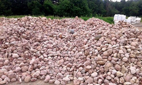 Kamenclub.ru: Розовый валунчик фр.100-300 мм.  купить в Красноярске крупный природный камень розовый, серый молочный красный речной галечник природный 7850 руб/т   фото КАМЕНЬ КЛУБ