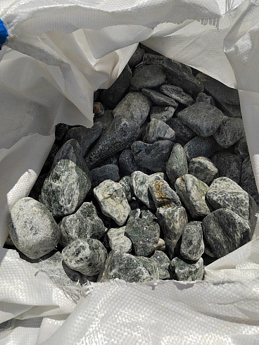 фото Галтованный жадеит (фр. 70-100 мм)  купить в Красноярске в интернет-портале КАМЕНЬ КЛУБ