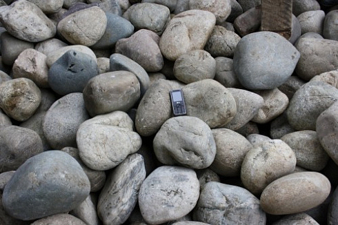 Kamenclub.ru: Речной валун (Ассорти) фр.100-300 мм.  купить в Красноярске галечник серый, темно-серый, светло-серый речная галька крупных размеров 4200 руб/т   фото КАМЕНЬ КЛУБ