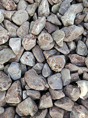 Kamenclub.ru: Мраморная крошка (щебень галтованный розовый) фр.10-20 мм.  купить в Красноярске мрамор розовый, красный ландшафтный декоративный окатанный округлый щебень 15000 руб/т   фото КАМЕНЬ КЛУБ