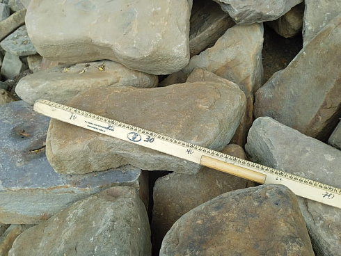 Kamenclub.ru: Песчаник для мощения дорожек, площадок, парковок ( фр 5-10 см)  купить в Красноярске песчаник  серый желтый коричневый рыжий песчаник оголтованный окатанный 6500 руб/т   фото КАМЕНЬ КЛУБ