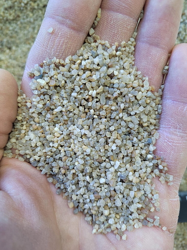 Кварцевый песок для водоподготовки фр. 1,6-3 мм.  купить в Красноярске фото Камень Клуб