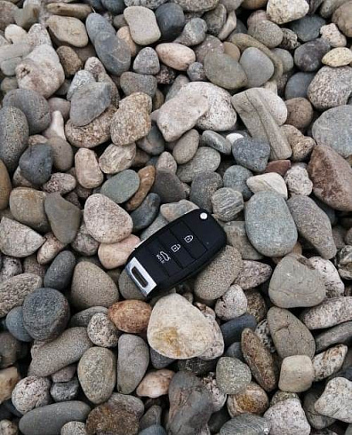 Kamenclub.ru: Галька горная речная окат (цветная) фр. 20-40 мм. купить  в Красноярске галька речная серый синий бежевый белый окатанная речная галька ландшафтная 6800 руб/т   фото КАМЕНЬ КЛУБ