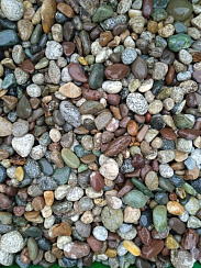 Kamenclub.ru: Галька речная окат цветная фр.5-10 мм. купить  в Красноярске галька речная белый, серый, красноватый, синий, темно-серый речная окатанная галька декоративная 6800 руб/т   фото КАМЕНЬ КЛУБ
