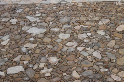 Kamenclub.ru: Песчаник для мощения дорожек, площадок, парковок ( фр 5-10 см)  купить в Красноярске песчаник  серый желтый коричневый рыжий песчаник оголтованный окатанный 6500 руб/т   фото КАМЕНЬ КЛУБ