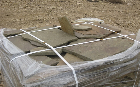 Kamenclub.ru: Песчаник пластушка серо-зеленый (4,0 см- 5,0 см)  купить в Красноярске песчаник серо-зеленый, серый, зеленый песчаник рваный ландшафтный колотый 9000 руб/м3   фото КАМЕНЬ КЛУБ