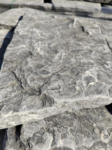 Kamenclub.ru: Песчаник галтованный для облицовки (фр. 2-5 см)  купить в Красноярске песчник рыжий желтый серый песчаник окатанный речной 6 000 руб/т   фото КАМЕНЬ КЛУБ