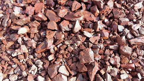 Kamenclub.ru: Щебень крошка красный (ЯШМА) фр. 5-10 мм.  купить в Красноярске крошка каменная яшмы красный, бордовый, темно-красный декоративная крошка ландшафтная каменная яшмоидная 8500 руб/т   фото КАМЕНЬ КЛУБ