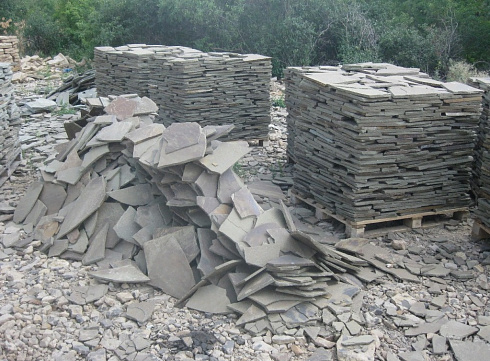 Kamenclub.ru: Песчаник пластушка серо-зеленый (1,5 см)  купить в Красноярске плитняк - пластушка серо-зеленый, серый, зеленый пластушка рваная ландшафтная колотая 10200 руб/м3   фото КАМЕНЬ КЛУБ