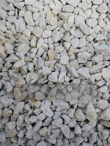 Kamenclub.ru: Мраморная крошка, щебень, цвет-белый, фр. 10-20 мм.  купить в Красноярске мрамор белый, молочный айвори каменная ландшафтная декоративная крошка шебня 12000 руб/т   фото КАМЕНЬ КЛУБ