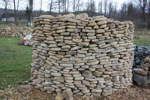 Kamenclub.ru: Песчаник для мощения дорожек, площадок, парковок ( фр 5-10 см)  купить в Красноярске песчаник  серый желтый коричневый рыжий песчаник оголтованный окатанный 6500 руб/т   фото КАМЕНЬ КЛУБ