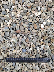 Kamenclub.ru: Галька речная окат (серая) фр.10-20 мм купить  в Красноярске галька речная серая, серый, темно-серый, светло-серый, коричневый ландшафтная декоративная речная окатанная округлая галька 5000 руб/т   фото КАМЕНЬ КЛУБ