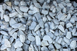 Kamenclub.ru: Мраморная крошка, щебень, цвет-белый, фр. 40-70 мм.  купить в Красноярске мрамор белый молочный айвори мраморный каменный декоративный  12000 руб/т   фото КАМЕНЬ КЛУБ