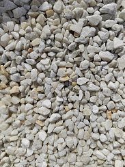 Kamenclub.ru: Мраморная крошка, щебень, цвет-белый, фр. 5-10 мм.  купить в Красноярске мрамор белый, айвори, молочный мраморная каменная крошка ландшафтная 12000 руб/т   фото КАМЕНЬ КЛУБ