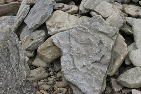 Kamenclub.ru: Песчаник декоративный ландшафтный (фр. 300-500 мм)  купить в Красноярске песчаник желтый рыжий серый зеленый валун речной окатанный природный песчаника 4 500 руб/т   фото КАМЕНЬ КЛУБ